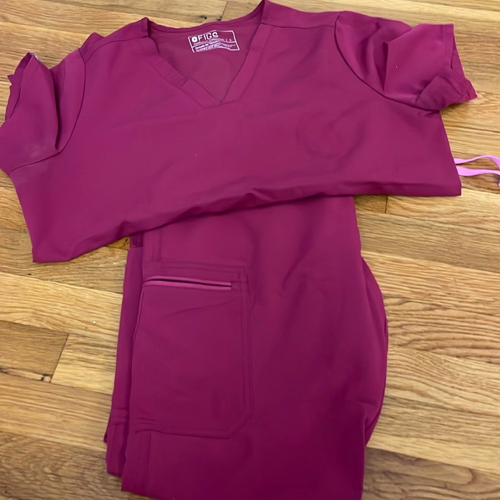 L top M straight leg pant FIGS scrub set!